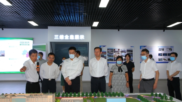 河北省科技厅党组书记、厅长龙奋杰到涿州教学实验场（农业科技园）开展科技创新工作调研