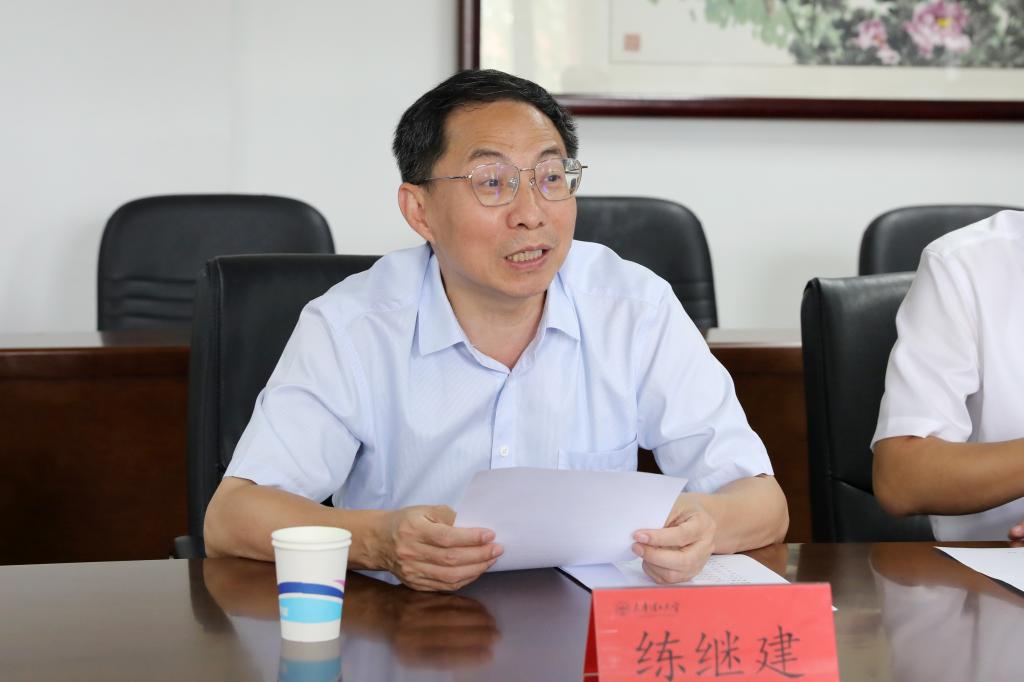 武汉理工大学副校长吴超仲、中国工程院院士严新平一行来校走访调研