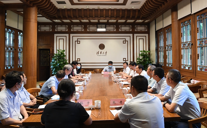 学校党委书记、校长董发勤率队赴清华大学访问交流