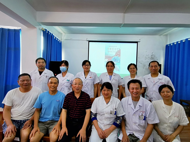 校医院召开庆祝“中国医师节”座谈会