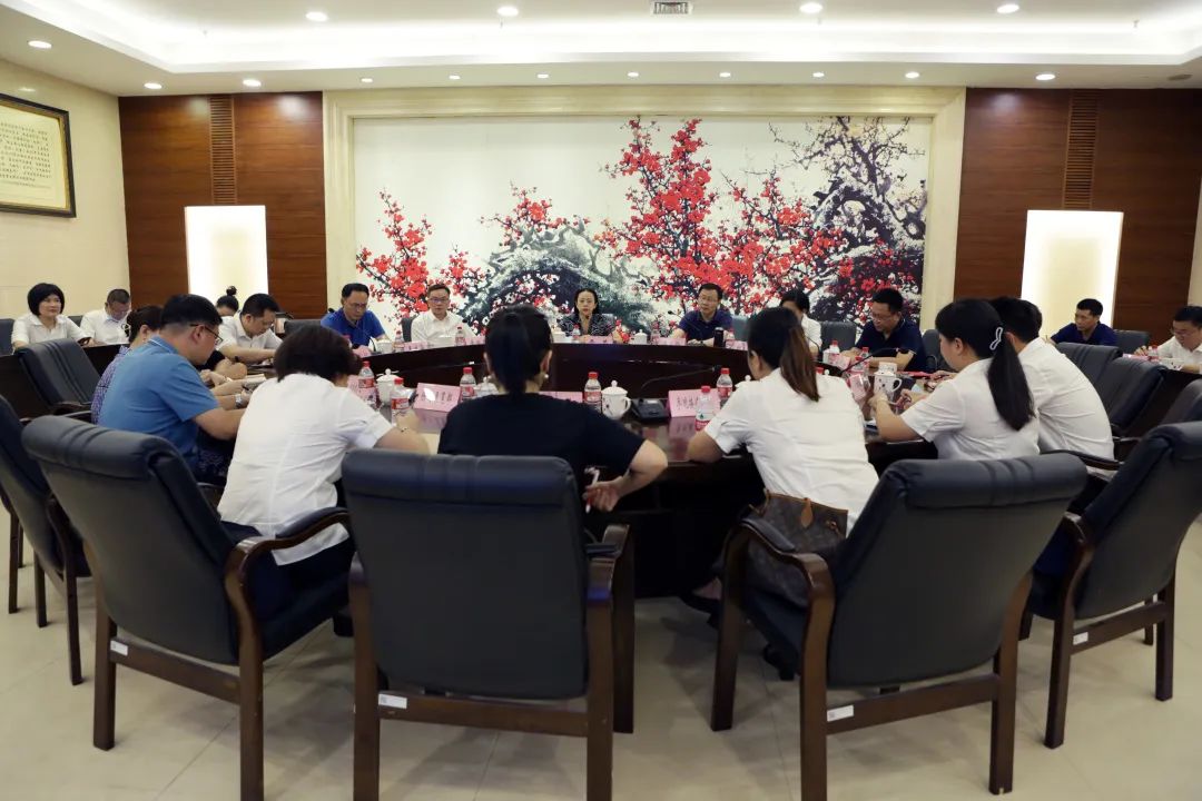 红岩联线管理中心召开学习传达市委常委会会议精神及工作部署会