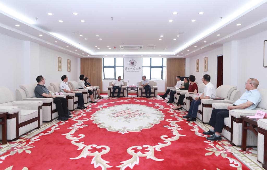 武汉大学党委书记韩进一行到我校座谈交流