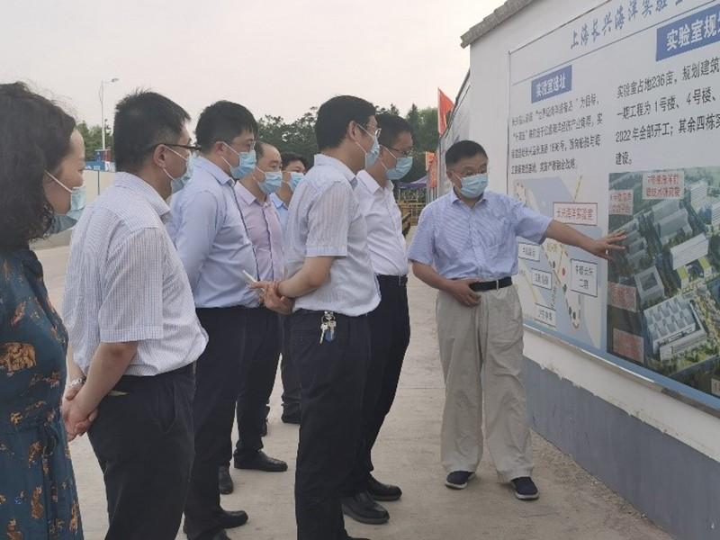 上海市经信委总工程师张宏韬一行调研上海长兴海洋实验室