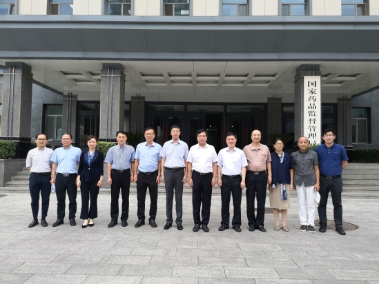 校领导一行拜访国家药品监督管理局走访校友企业