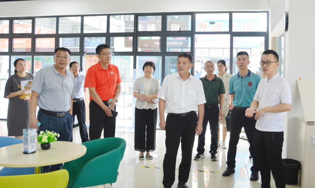 校领导带队检查新学期开学准备和校园疫情防控工作