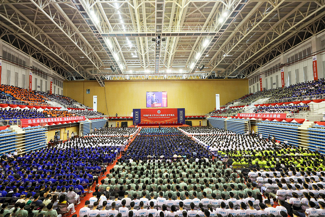 我校举行2022级新生开学典礼