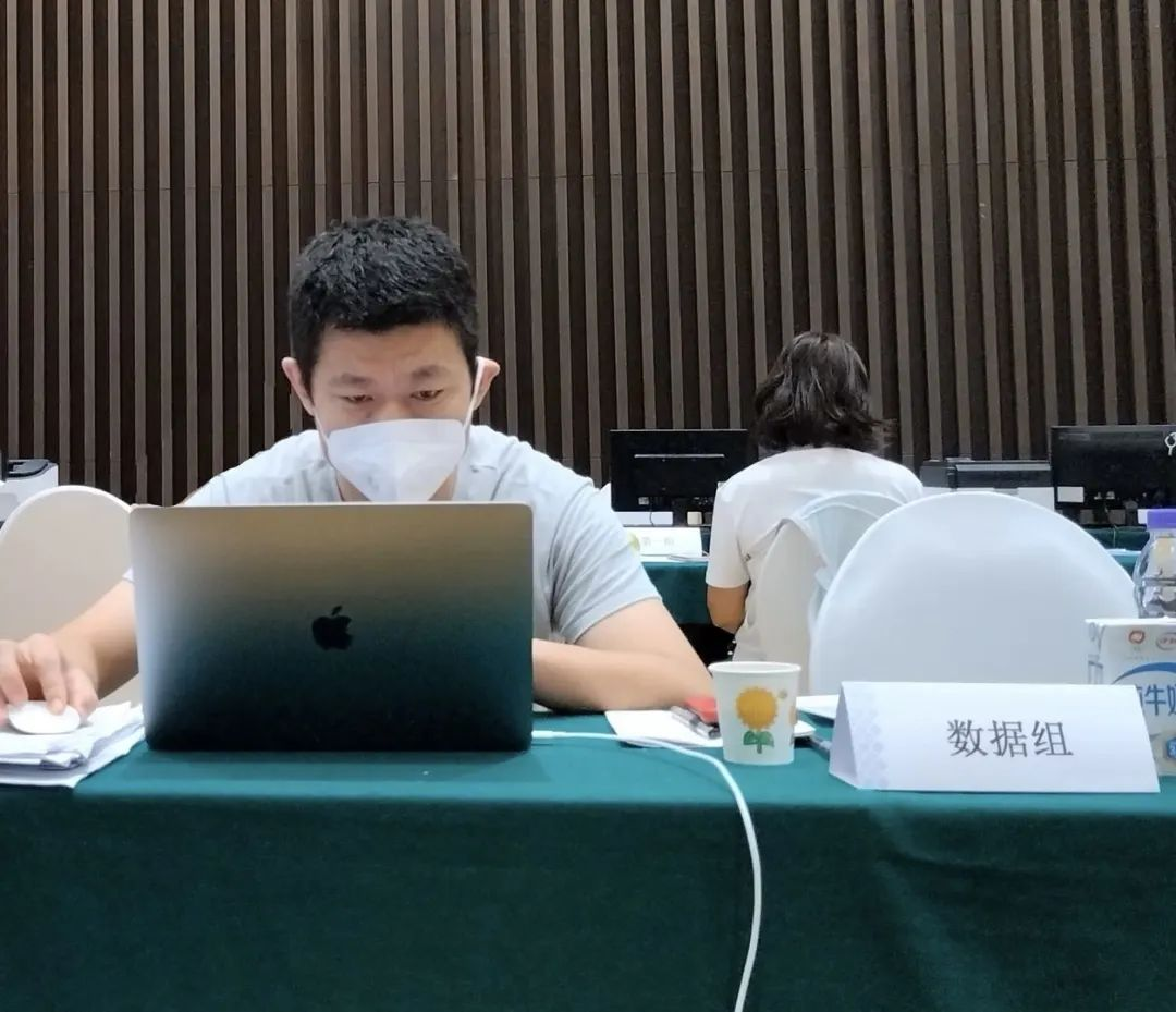 勠力同心 共同抗疫｜“雷公马”与“铁拳头”：海大教师的抗疫精神