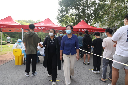 校党委书记沈江带队检查指导校园疫情防控工作