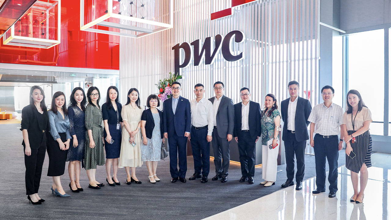 访企拓岗深化合作 | 国际金融贸易学院领导一行走访知名企业并举行校企战略合作签约仪式