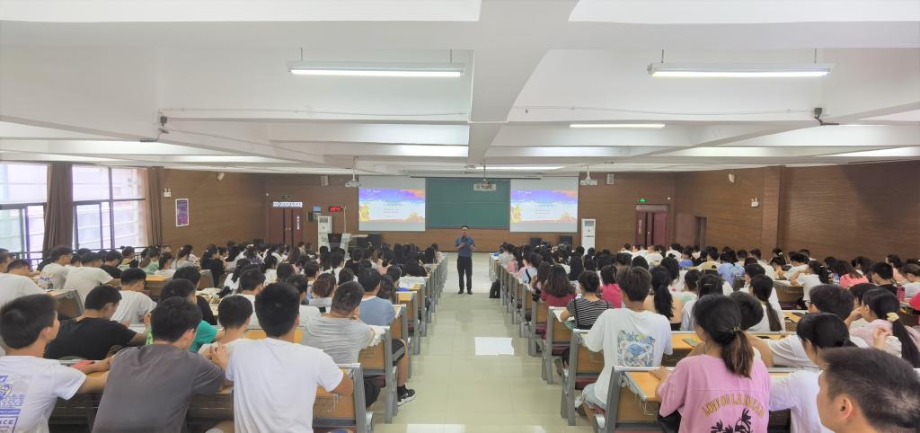 数学科学学院召开2023届毕业生就业创业暨毕业生征兵工作动员大会