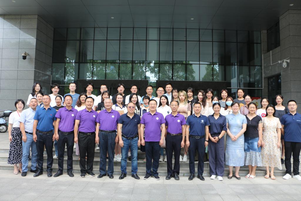 秦裕辉出席人文与管理学院2022级研究生师生见面会