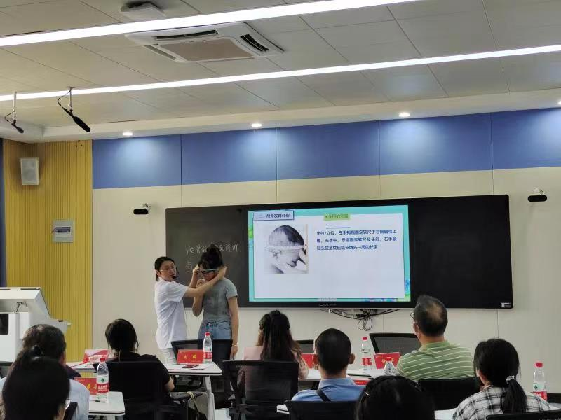 学校举行2022年青年教师教学比赛