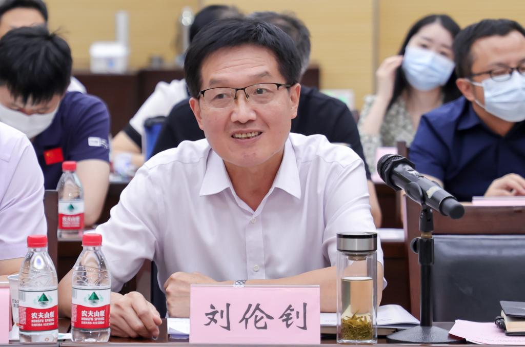 刘伦钊带队参加全省退役运动员专项公开招聘工作座谈会