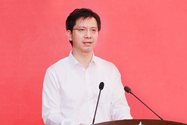 我校与六合区举行共建江苏省先进复合材料技术与装备制造业创新中心签约仪式