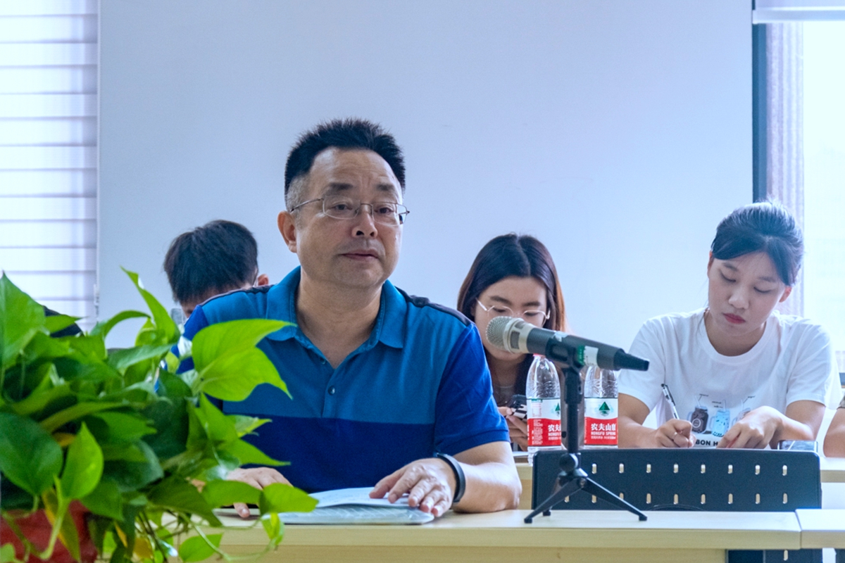学校举行2022级本科生军训工作布置会