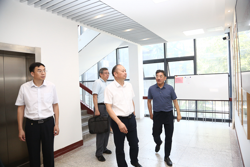 校领导到传媒与影视学院调研