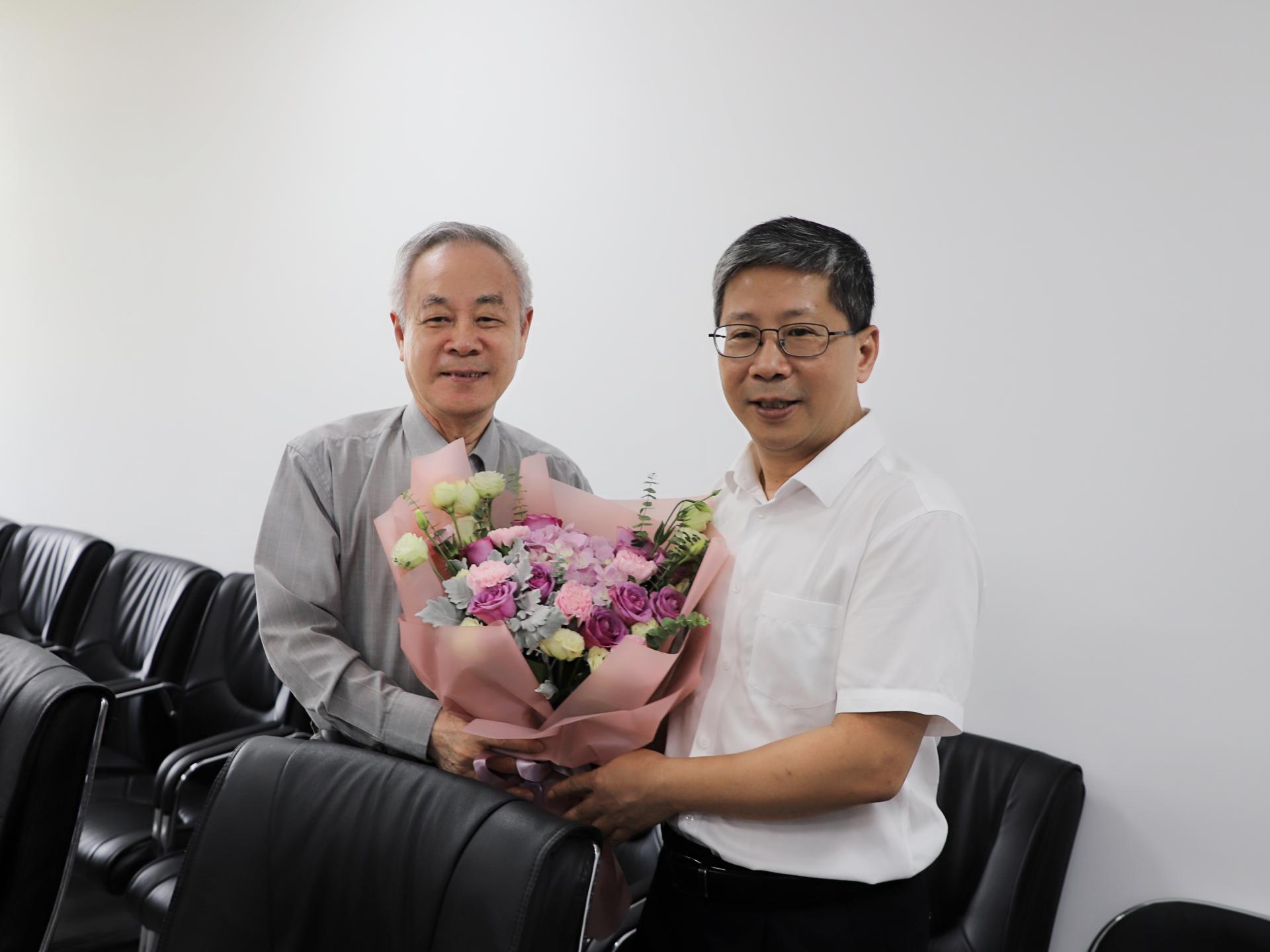 教师节前夕，校领导看望慰问高层次人才