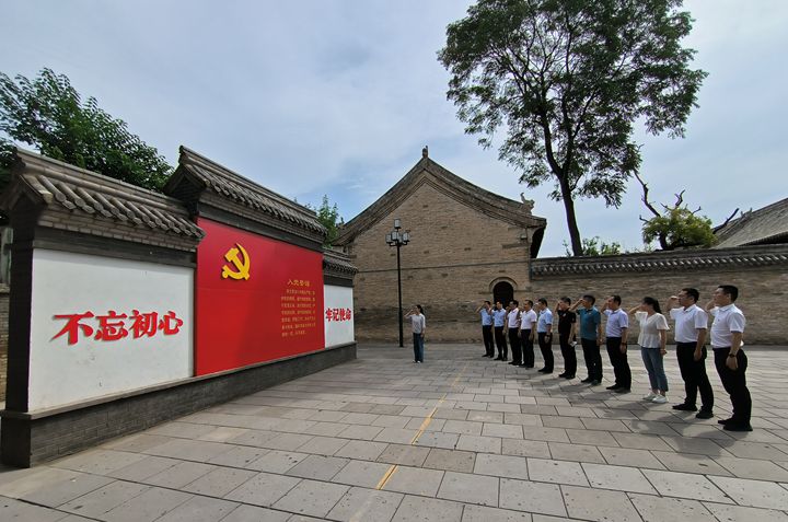 河南省教育厅学生处党支部联合我校学生处党支部组织开展主题党日活动