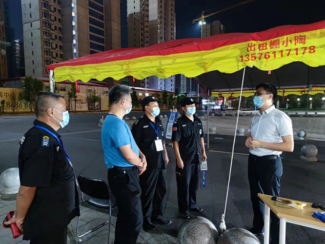 校领导检查督导中秋节疫情防控工作并慰问一线保卫人员