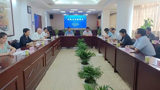 冯淑霞到开封市工业和信息化局座谈交流
