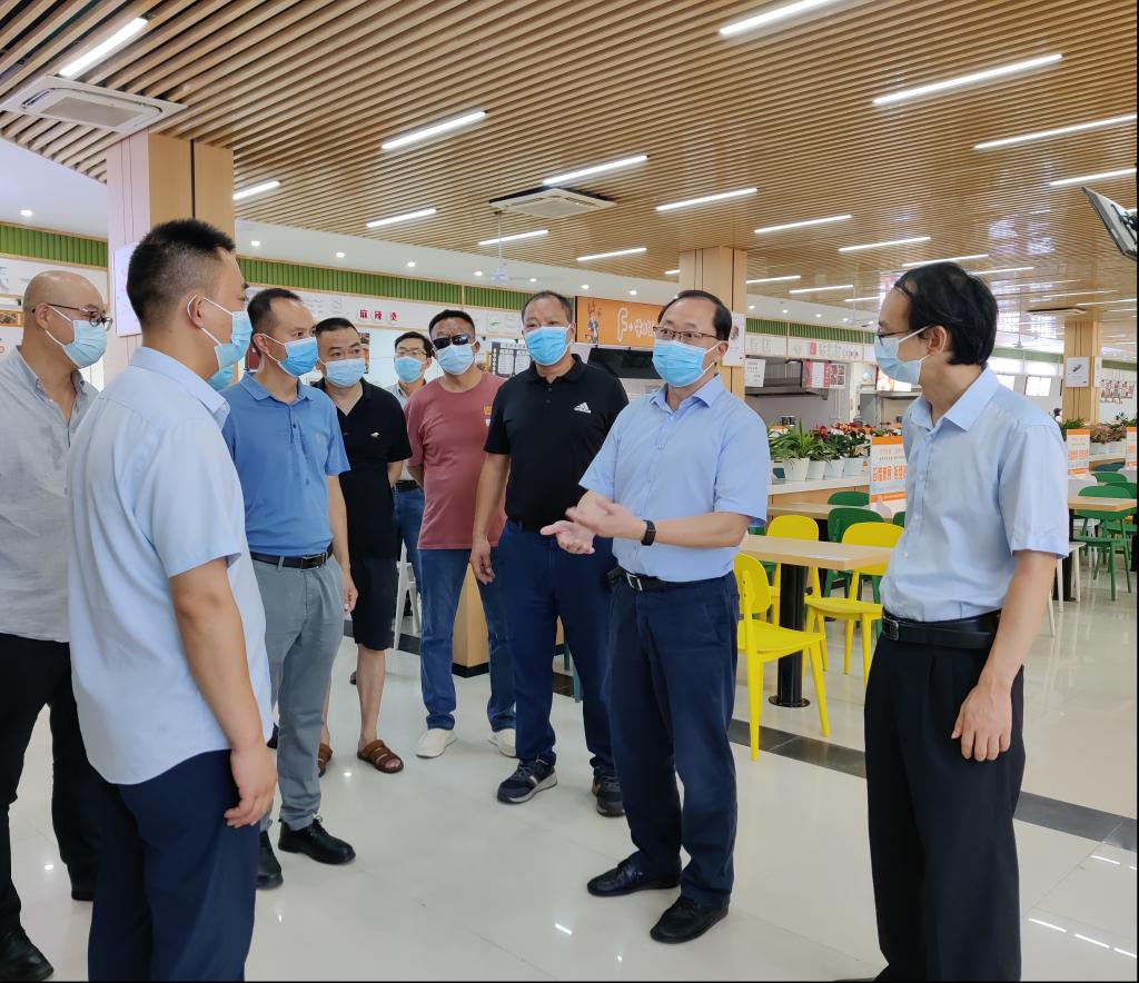 校党委常委、副校长张波到兰花湖片区检查指导片区管理协调工作