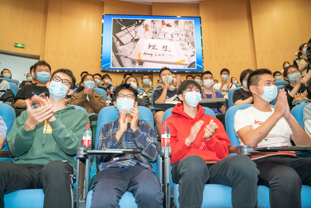 【新闻特写】一堂“冲出地球”的思政课  ——北理工举办“走好红色育人路、共筑航天强国梦”特别思政课