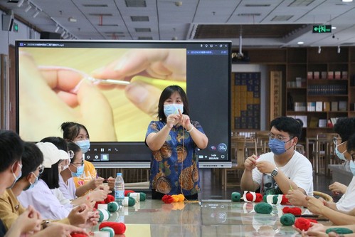 “心有花开，向阳生长”——纺织科学与工程学院开展2022级新生感恩教育活动