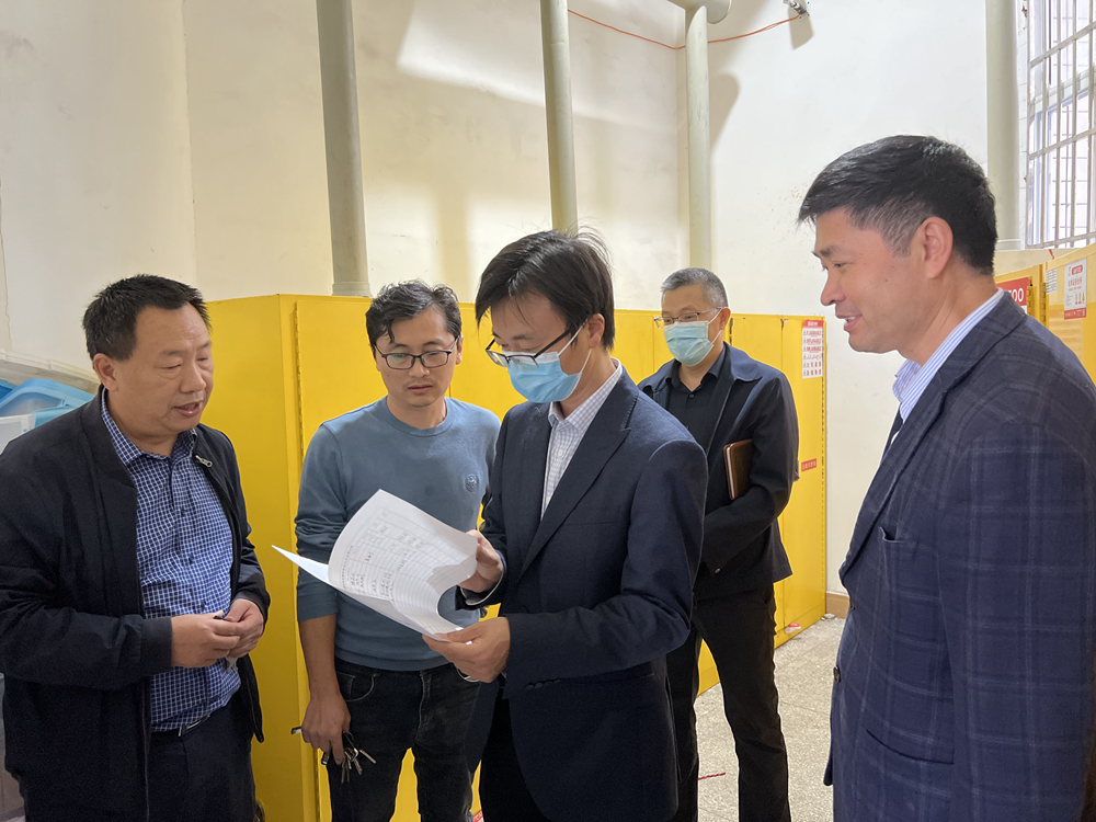 校领导带队开展秋季学期实验室安全检查