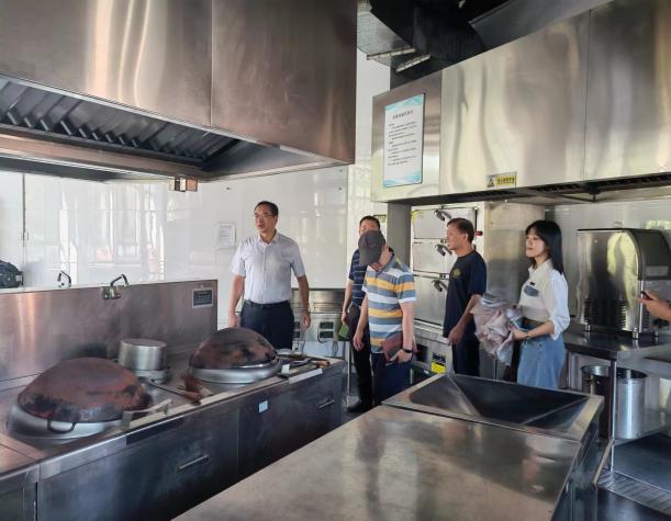 副校长蒲文庆带队开展校园安全大检查