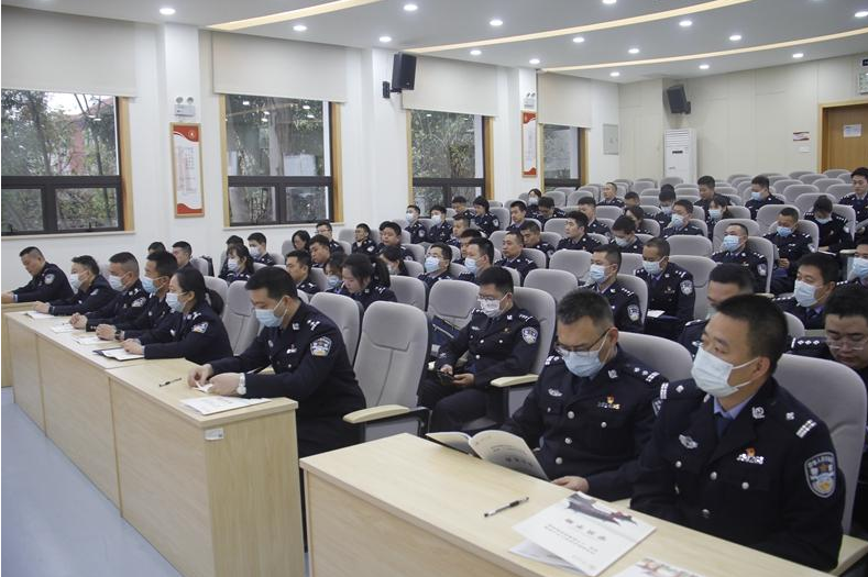 四川边检总站深入学习贯彻党的二十大精神政治轮训班开班仪式顺利举行