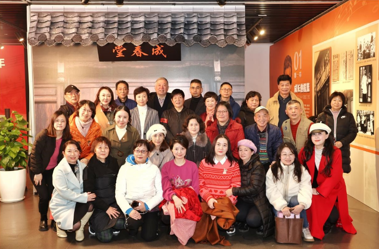 终身教育学院机关第二党支部与新华路邮政支局党支部、终身教育学院校友会摄影俱乐部开展红色文化讲堂系列活动