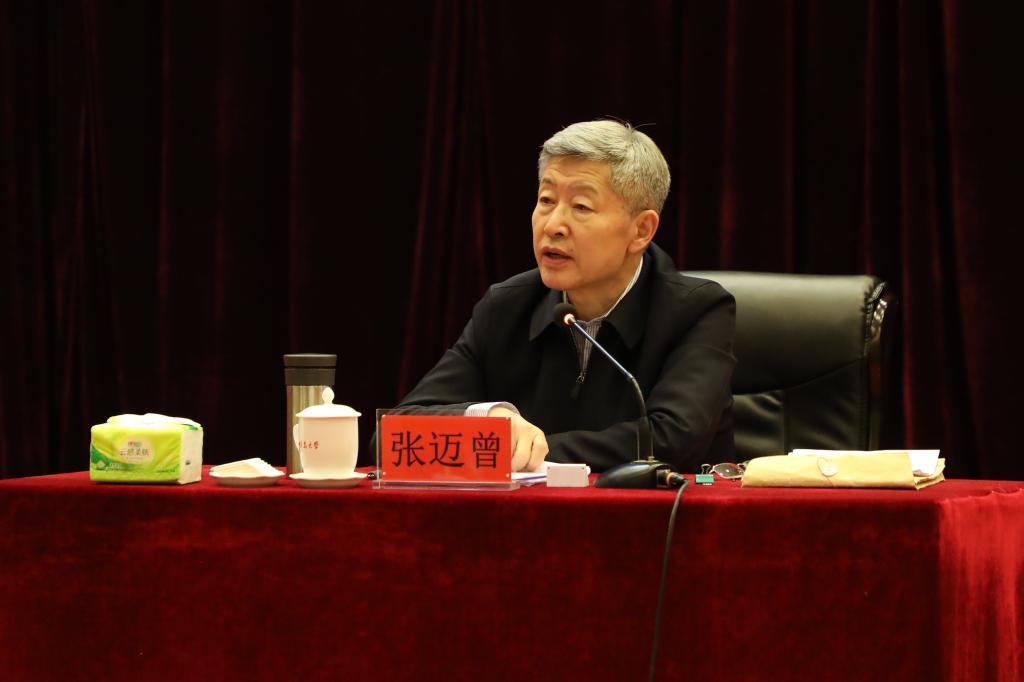 学校举办“九大突破”能力提升专题培训首场报告