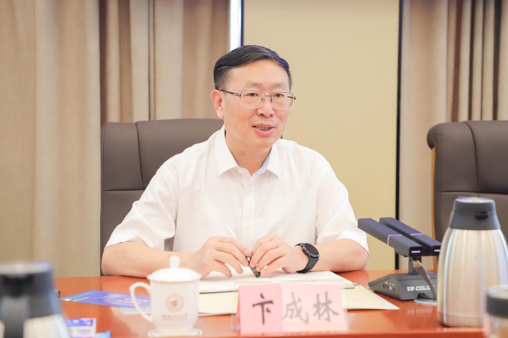 广西民族大学党委书记卞成林率队到我校调研交流