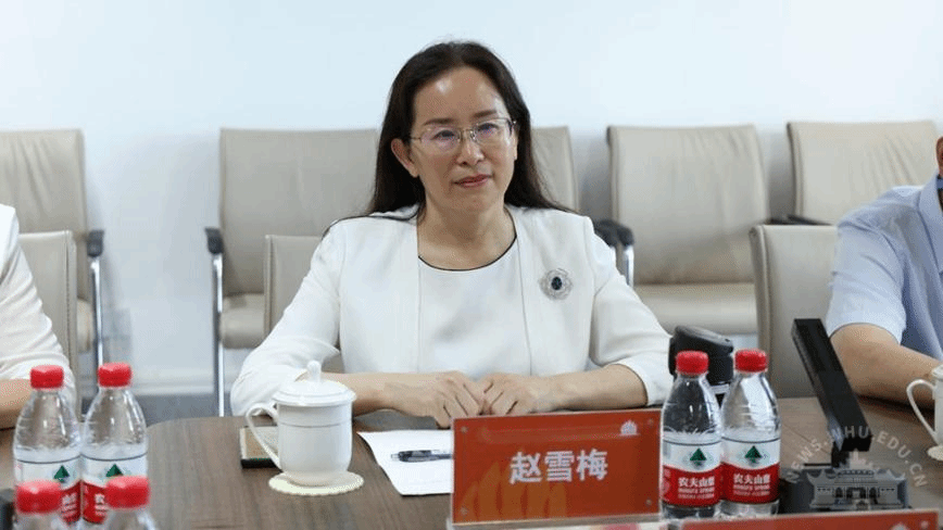 校党委副书记赵雪梅一行看望考核挂职干部