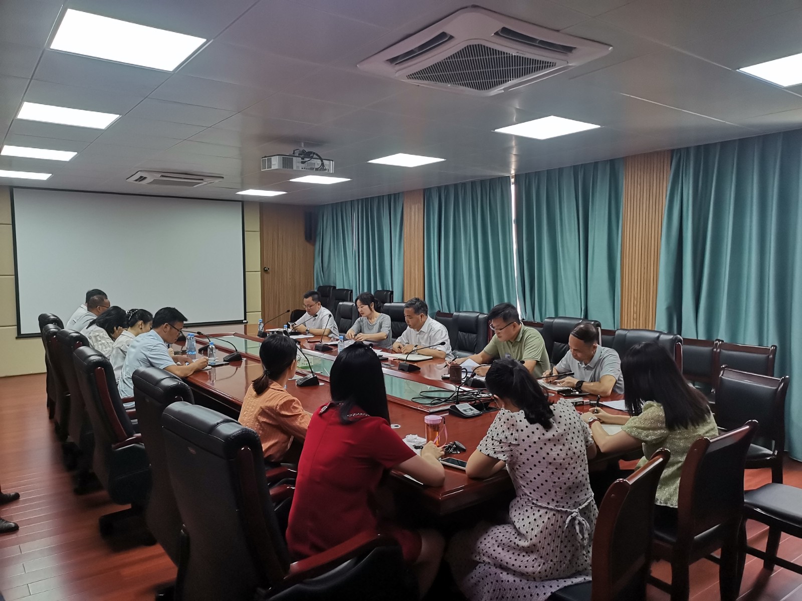 我校召开科研管理工作务虚会（2023-09-01）