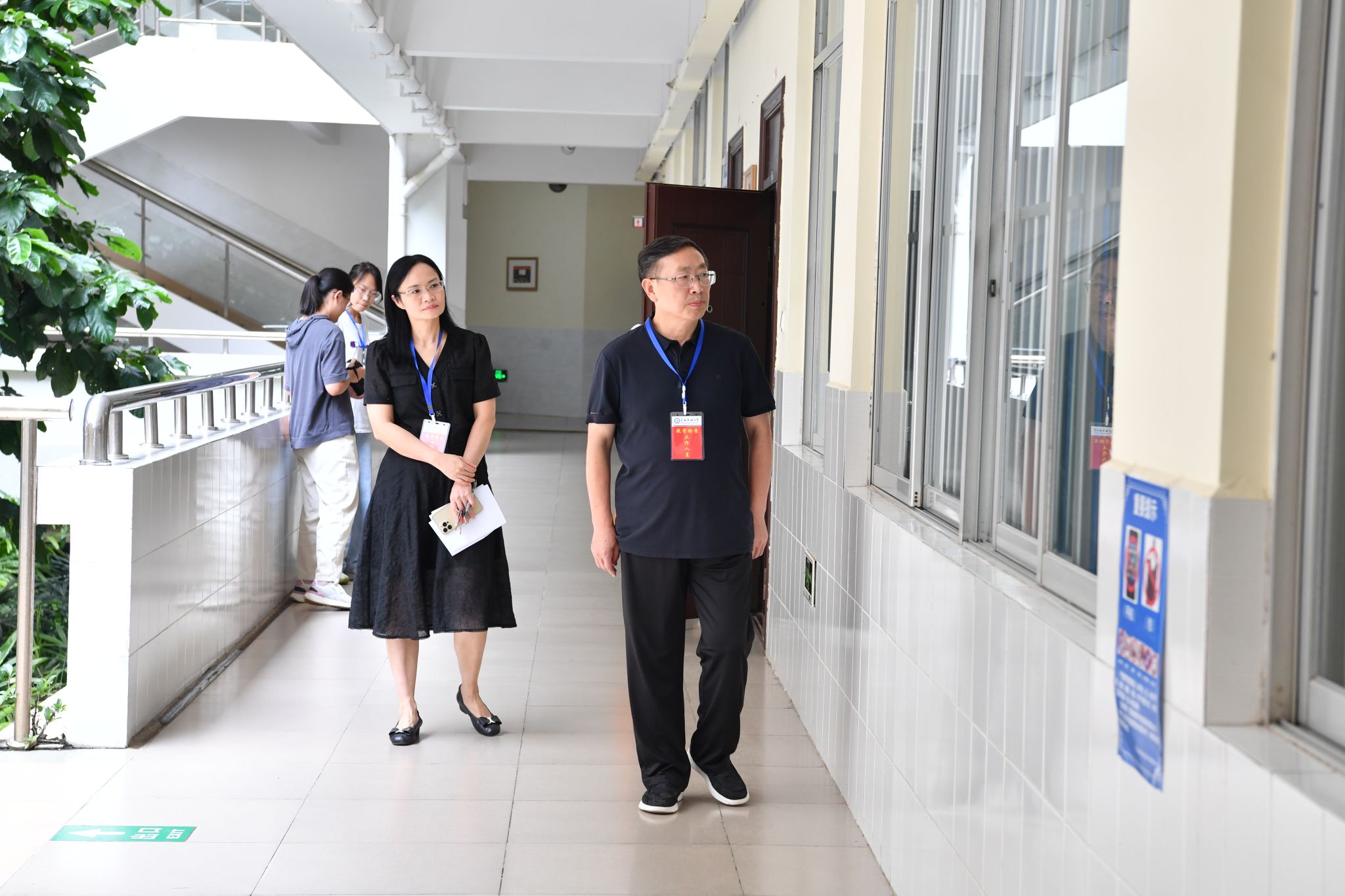 校领导检查新学期开学第一天教学运行情况
