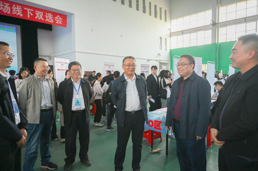 双向奔赴！我校成功举办2024届毕业生首场秋季大型双选会