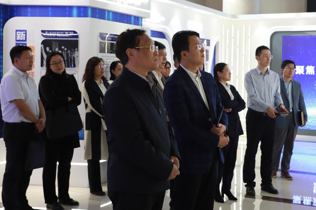 校党委书记刘东志带队走访中环信息产业集团