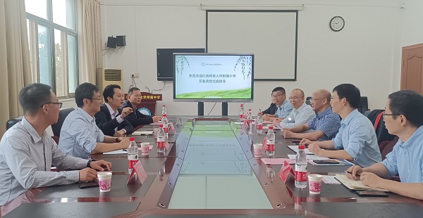江西师范大学附属中学来我校附属中学交流指导