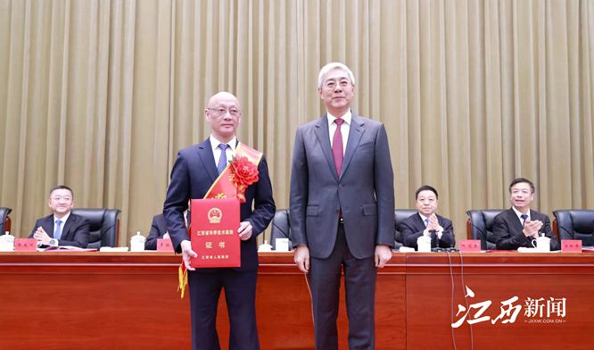 黄路生院士等省科技奖获奖代表参加全省科技奖励大会并接受颁奖表彰
