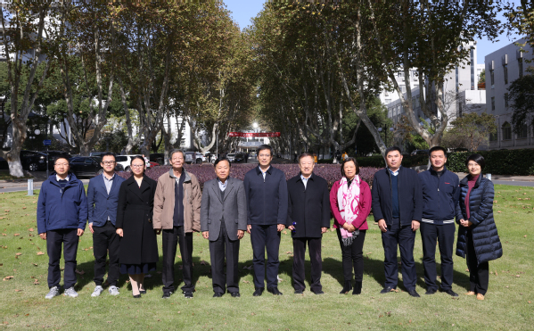 资深外交官高校行活动在南农举行