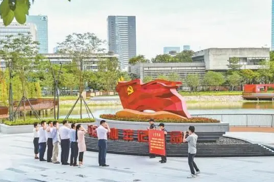 居民自治与城市基层党建培训提升社区居民自治的能力