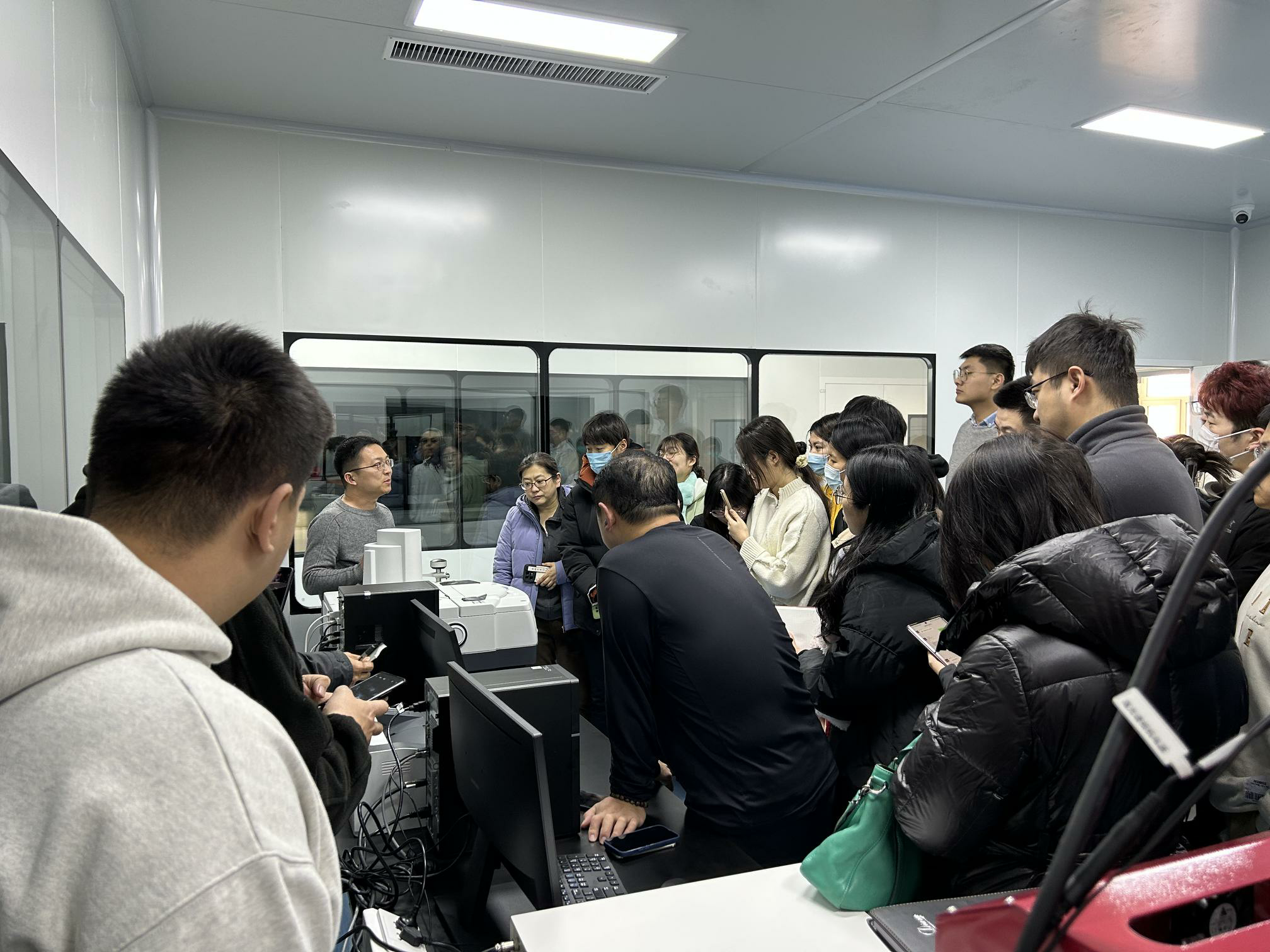 学校举行“大型仪器设备培训周”活动