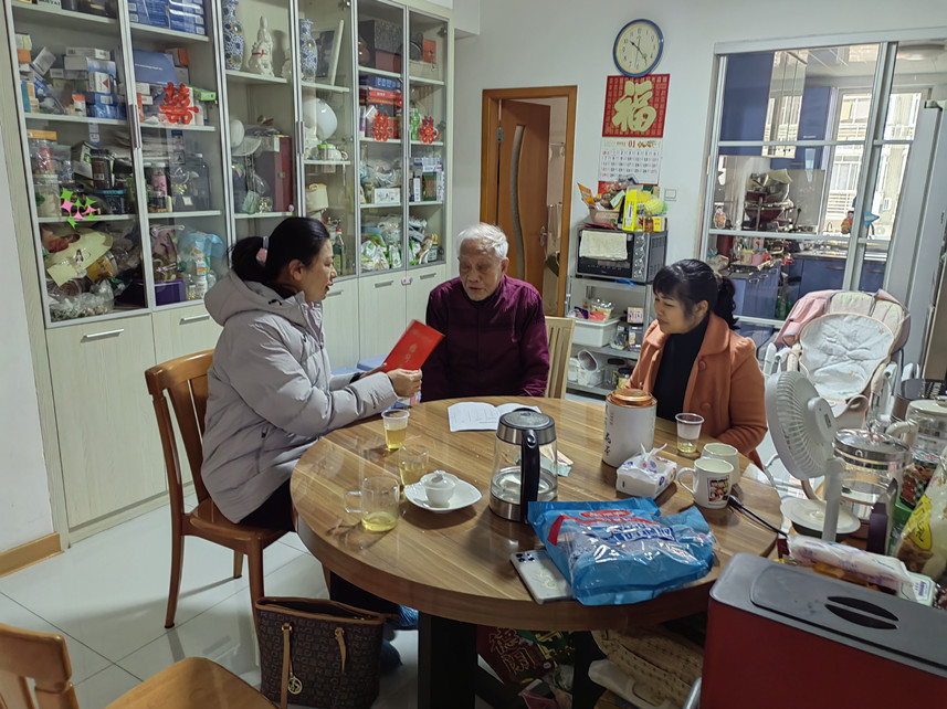 继续教育学院开展2024年春节走访慰问困难党员活动