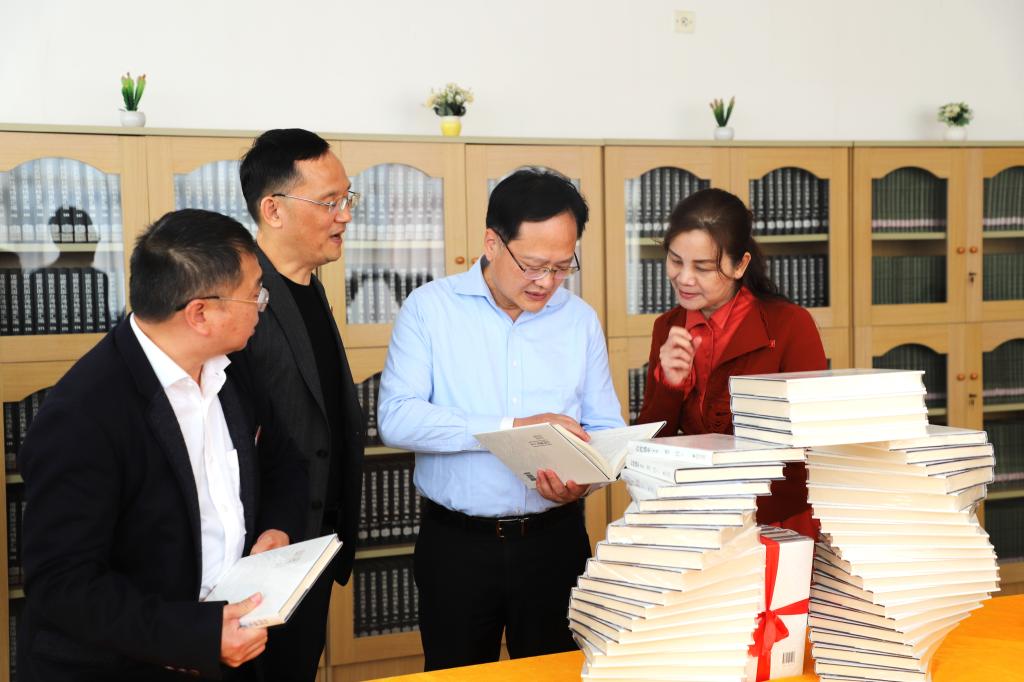 省人大常委会党组副书记、副主任陈冬一行莅校调研