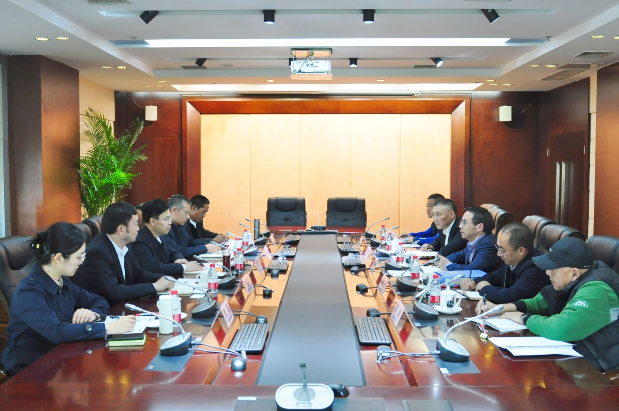 西昌学院党委常委、副校长胡金朝来我校调研