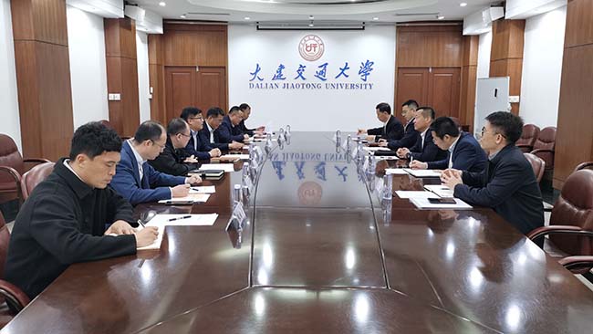 中国石油辽宁大连销售公司副总经理王林穗一行到我校洽谈校企合作