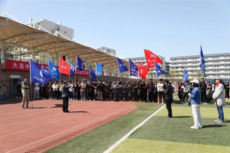 我校举办“迎60周年校庆”教职工校园徒步大会