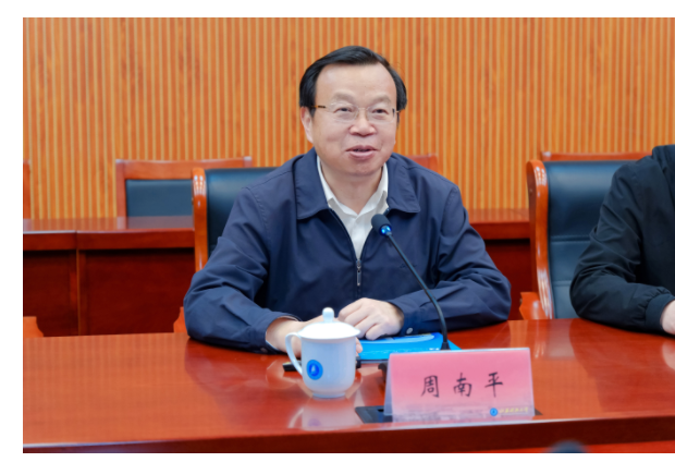 中国船舶工业行业协会会长郭大成一行来校调研