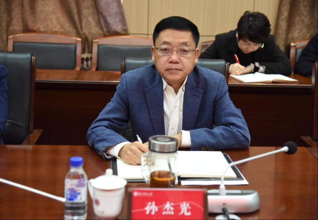 学校召开2024届毕业生四月份就业创业工作调度会暨“百日冲刺”促就业行动启动仪式